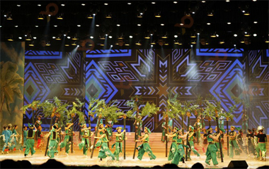 ?？诮?jīng)濟(jì)學(xué)院大禮堂舞臺背景LED屏